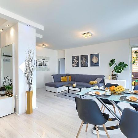 Seny Gold Apartment Pula Ngoại thất bức ảnh