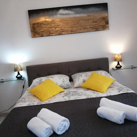Seny Gold Apartment Pula Ngoại thất bức ảnh