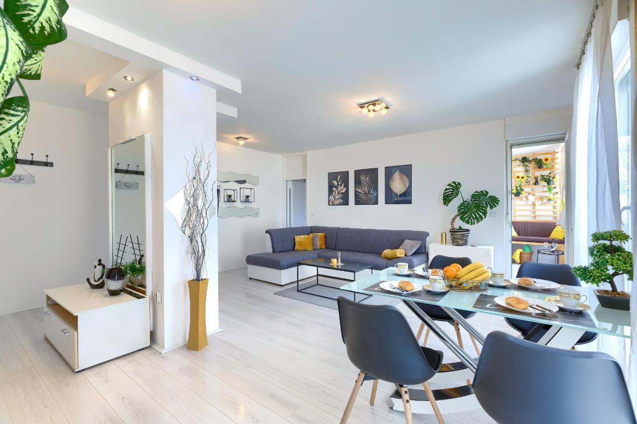Seny Gold Apartment Pula Ngoại thất bức ảnh