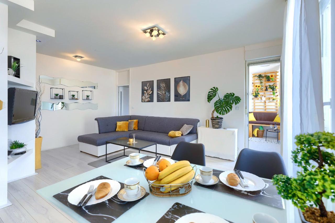 Seny Gold Apartment Pula Ngoại thất bức ảnh
