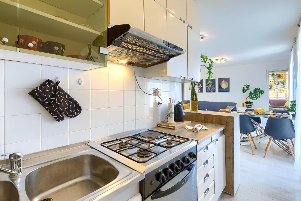 Seny Gold Apartment Pula Ngoại thất bức ảnh