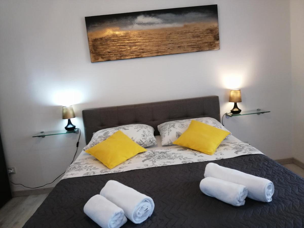 Seny Gold Apartment Pula Ngoại thất bức ảnh